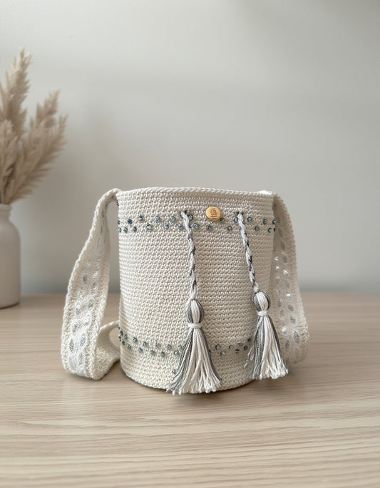 Diseño exclusivo de Domenechsa: mochila Perla Boreal con acabado fino y elegante.