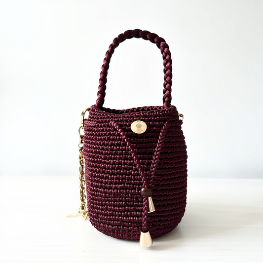 Mochila elegante vino deluxe con asa trenzada y cadena dorada artesanal – Domenechsa Mochilas